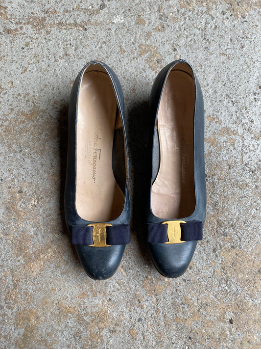 Salvatore Ferragamo 'Vara' Pumps, 9 B