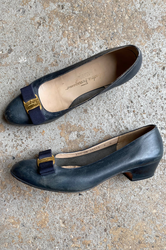 Salvatore Ferragamo Vara Pumps 9 B